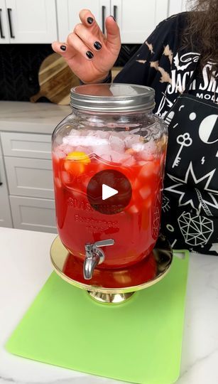 191K views · 6.3K reactions | I learned this in Florida! | I learned this in Florida!

I make the perfect party punch for the Summer | By Jen L | One container of my tropical
punch Kool Aid with that I'm going to come in with our 100%
orange juice right into our tropical punch oh look at the
color change I love doing fun big mocktails and cocktails for
the summer time and this is going to be a real winner make
sure you get everything out of there perfect alright and we
need to cut some of that which is a little bit of Sprite so I
just have a two liter of that Sprite you could also do a
ginger ale here you could do like a lemon lime you could do
a soda I'm going to go right in with that entire two liter just
like so oh my gosh if you could smell this it's like cherry
citrus sweet and then a Cherry Kool Aid Punch, Fresh Lemonade Recipe, Country Time Lemonade, Summer Lemonade, Punch Drinks, Christmas Punch, Tropical Punch, Fresh Lemonade, Summertime Drinks