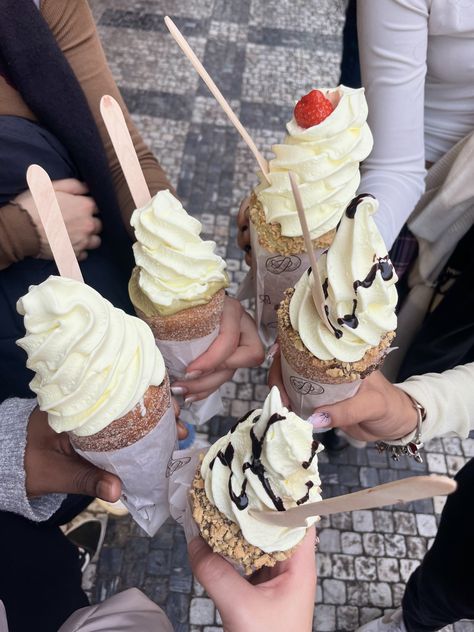 #friends #icecream Ice Cream Friends Aesthetic, Ice Cream With Friends, Found Family Aesthetic, Cousins Funny, Silly Words, Family Aesthetic, American Movie, Poses Aesthetic, Eating Ice Cream