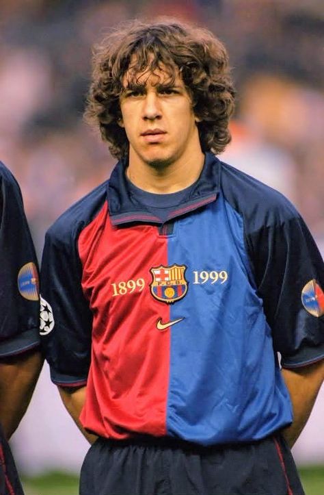 Carles Puyol Barcelona 1999, Old Football Players, Fc Barcelona Wallpapers, Barcelona Futbol Club, Legends Football, Football Players Images, Football Photography, Barcelona Team, Good Soccer Players