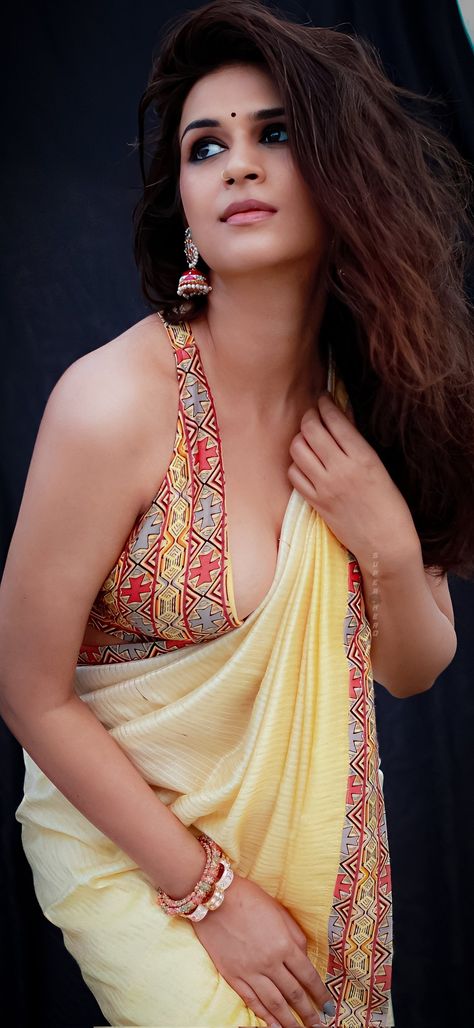 Shraddha Das, Kannada Language, Pikachu Wallpaper, Beauty Face Women, Film Industry, Beauty Face, Saree, Actresses, Beauty