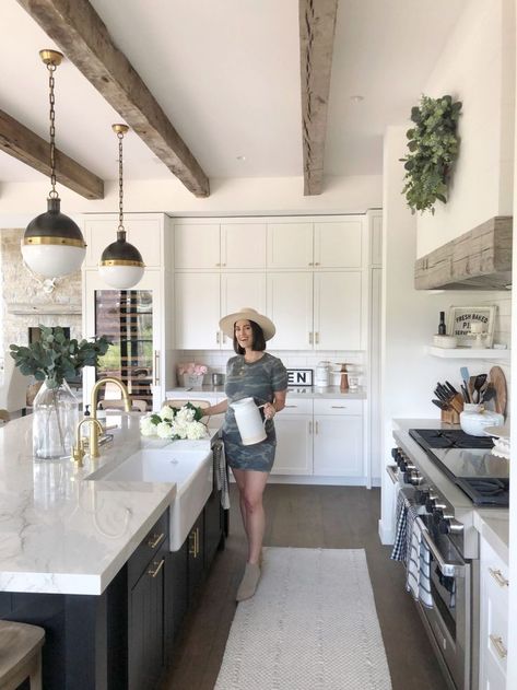 Kitchen Island With 6 Seating, Luxury White Kitchen Design, Luxury White Kitchen, White Kitchen Renovation, Ranch Design, Cambridge House, Farmhouse Kitchens, Hgtv Magazine, Modern Farmhouse Home