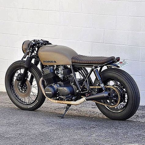 2,245 Me gusta, 3 comentarios - Cafe Racer Colombia (@caferacer_colombia) en Instagram: "Feliz Noche #Racer #Motor #Style #TBT #CafeRacer #CafeRacerColombia #CafeRacers #MotorCycle #croig…" Cb 450 Cafe Racer, Cb350 Cafe Racer, Honda Cafe Racer, Cb 750 Cafe Racer, Cb Cafe Racer, Cb750 Cafe, Brat Motorcycle, Cb750 Cafe Racer, Brat Bike