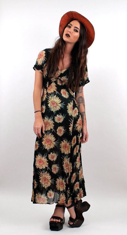 90s Fashion Dresses, 1990s Outfits, 1990s Fashion Trends, Diy Outfits, Vintage Outfits 90s, Flowered Dress, Fashion Decades, 90s Fashion Women, Chunky Wedges