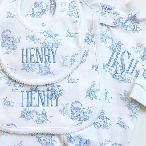 Baby Monogram Ideas, Classic Baby Clothes, Monogram Outfit, Boy Bib, Hooded Towels, Baby Monogram, Baby Embroidery, Personalized Baby Blankets, Baby Boy Fashion