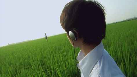 All About Lily Chou Chou, Lily Chou Chou, Cinematic Masterpieces, Tv Show Genres, Green Field, Japanese Film, Film Inspiration, Poses References, Cinematic Photography