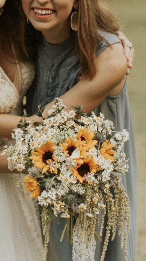 Bride Flower Bouquet Sunflower, Sunflowers And Daisy Bouquet, Fall Wedding Bouquets With Daisies, Sage Green And Sunflower Bouquet, Dried Daisy Bouquet, Sunflower And Daisy Arrangements, Boho Sunflower Bouquet, Sunflower And Wildflower Bouquet, Dried Sunflower Bouquet