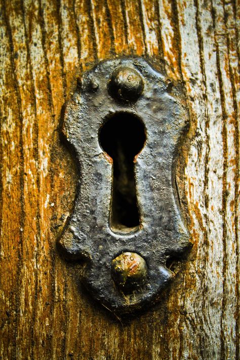 Metal Key Hole on Wooden Door Keyhole Tattoo, Hole Drawing, Door Knobs And Knockers, Door Images, Glass Door Knobs, Peeling Paint, Rustic Doors, Rusty Metal, Old Door