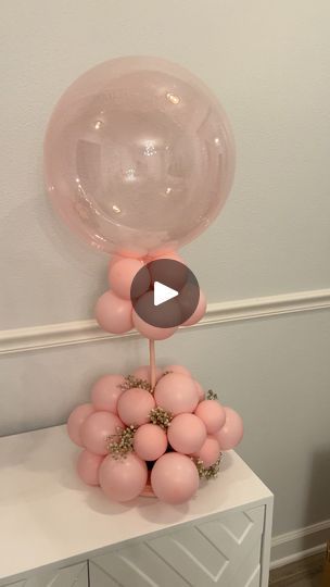 51K views · 737 reactions | Babyshower centerpiece.  Minimalistic yet elegant 😍.  #tuftexballoons #decoracionconglobos #partydecor #babyshower #orlandoflorida #balloondecor #eventdecor #corporateevents #globosparafiestas | Truly Pop Parties | Fiji Blue · Day by Day Fiji Blue, Moon Stars Baby Shower, Balloon Table Centerpieces, Balloon Wreath, Flowers Centerpieces, Balloon Centerpieces, Balloon Backdrop, Star Baby Showers, Baby Shower Centerpieces