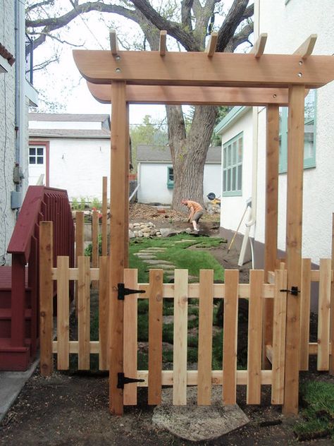 Picket fence and arbor | Field Outdoor Spaces | Flickr Gate Pergola, Front Pergola, Fence Arbor, Garden Arbor With Gate, Pagar Modern, Arbor Gate, Metal Arbor, Garden Gates And Fencing, Garden Archway