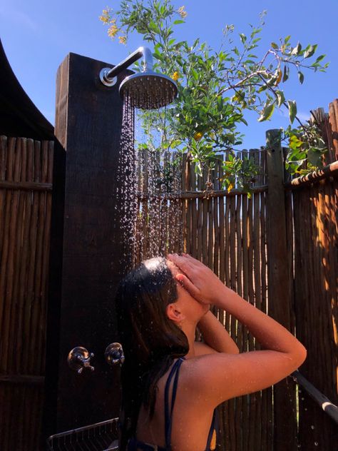 Outdoor Shower Poses, Outdoor Shower Instagram Pictures, Beach Shower Pics, Shower Pic Aesthetic, Outside Shower Pics, Outdoor Shower Pics, Beach Shower Pictures, Outdoor Shower Pictures, Outdoor Shower Aesthetic