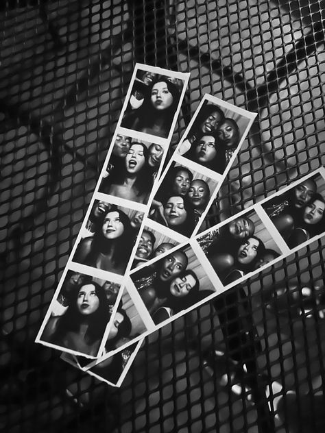 photobooth pose inspo film strips retro vintage Photo Strip Aesthetic, Film Photobooth, Retro Photobooth, Photobooth Pose, Photobooth Strip, Prom Photo Booth, Photobooth Aesthetic, Photo Booth Strip, Photobooth Pics