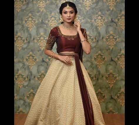 Engagement Dhavani Kerala, Kasavu Lehenga Wedding, Lehanga Kerala Style, Kerala Traditional Lehenga, Engagement Traditional Outfits, Kerala Style Engagement Dress, Kerala Dhavani Set, Kerala Lehenga Designs, Engagement Dress Traditional