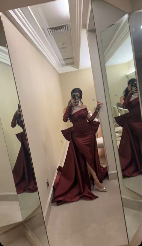 Maroon Satin Dress, Latin Outfits, Maroon Prom, Maroon Prom Dress, Dresses Dinner, Classy Prom, Fashion Design Books, Classy Gowns, Dress Date Night