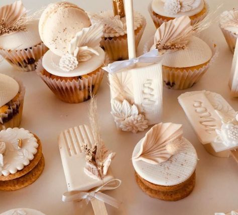 Boho Wedding Cupcakes, Boho Cake, Boho Wedding Cake, Wedding Cake Pops, Baby Shower Treats, Cupcakes Decorados, Chocolate Covered Treats, Dessert Boxes, Chocolate Dipped Strawberries