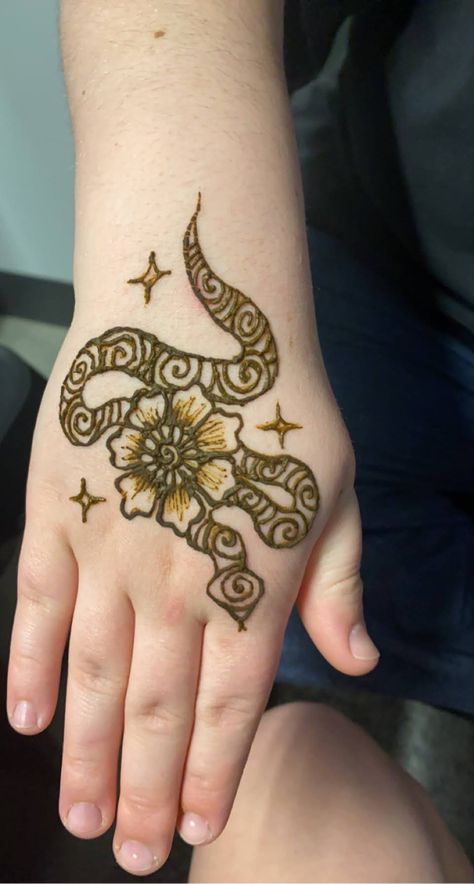 Snake Mehndi, Henna Designs Snake, Henna Snake Designs Easy, Henna Tattoo Designs Snake, Snake Henna Tattoo, Snake Henna Tattoo Simple, Small Snake With Flowers Tattoo, Snake Henna, Henna Snake Design