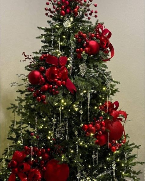 Rose Christmas Tree Ideas, All Red Christmas Tree Decorating Ideas, All Red Christmas Tree Decorations, Talavera Christmas Tree, Christmas Tree Cluster Ornaments, Deep Red Christmas Tree, Christmas Tree Ornament Clusters, Red White And Green Christmas Tree, Red Christmas Tree Decorations Ideas