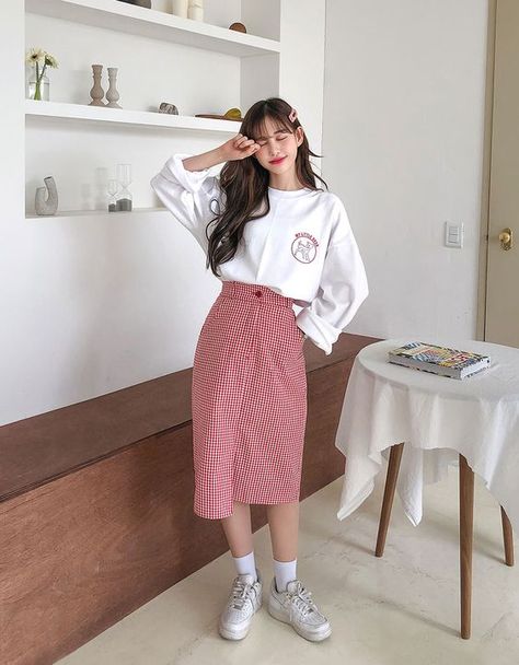 21 Lindas ideas para vestirte ya al estilo K-Fashion Kore Ulzzang, Korean Outfit Street Styles, Check Skirt, Casual Skirt Outfits, K Fashion, Korean Fashion Trends, Ulzzang Fashion, Moda Vintage, Casual Skirt