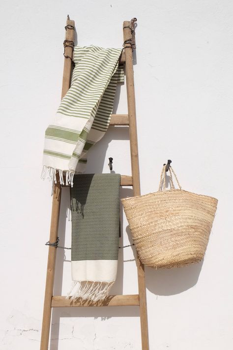 Fouta / Towel Nômad http://futanomad.wixsite.com/futa Fouta Towels, Wicker Baskets, Decorative Wicker Basket, Ladder Decor, Boutique, Quick Saves, Home Decor, Home Décor