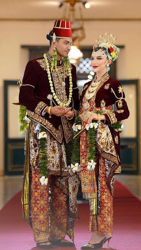 Javanese Wedding, Adat Jawa, Indonesian Wedding, Wedding Concept, Traditional Bride, La Wedding, Traditional Outfits, Pre Wedding, Wedding Makeup