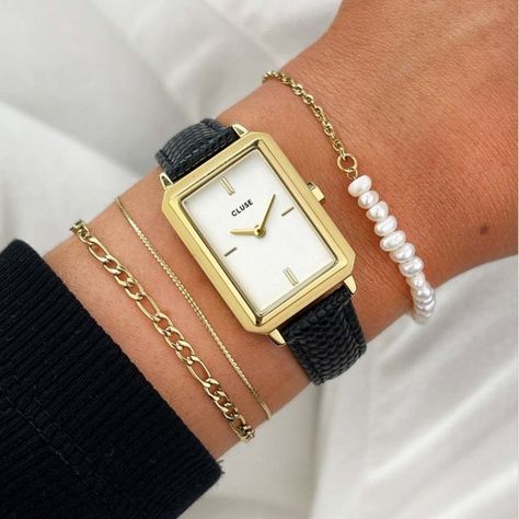 Gold Watch Outfit, Elegant Watches Women, Classy Accessories, 18th Birthday Ideas, Black Lizard, Diy Knit, Trendy Watches, Summer Wishlist, Modern Watches