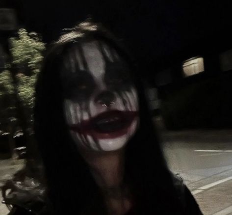 playboi carti clown makeup midnight red lipstick idk suck me Vamp Pfp Aesthetic, Y2k Vamp Pfp, Pfps That Go Hard, Clown Pfp Aesthetic, Dark Clowncore, Draincore Pfp, Grunge Pfps, Carti Makeup, Profile Picture Y2k