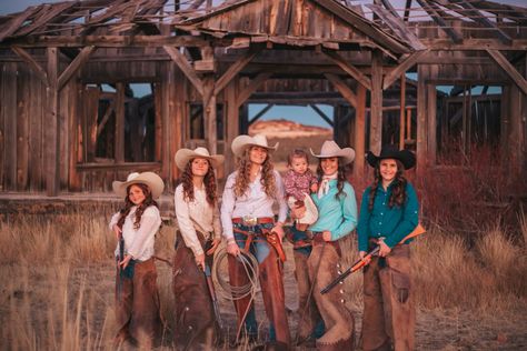 Cowboy Family, Ranch Family, Cowgirl Photoshoot, Farm Style, Country Farm, Gods Grace, Family Photoshoot, Family Pictures, Cowboy