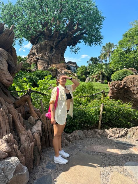 Animal kingdom outfit safari aesthetic avatar Disney Outfits Animal Kingdom, Safari Aesthetic Outfit, Zoo Fits, Animal Kingdom Photo Ideas, Animal Kingdom Outfit Ideas, Cute Zoo Outfits, Animal Kingdom Picture Ideas, Disney Animal Kingdom Outfit, Animal Kingdom Aesthetic