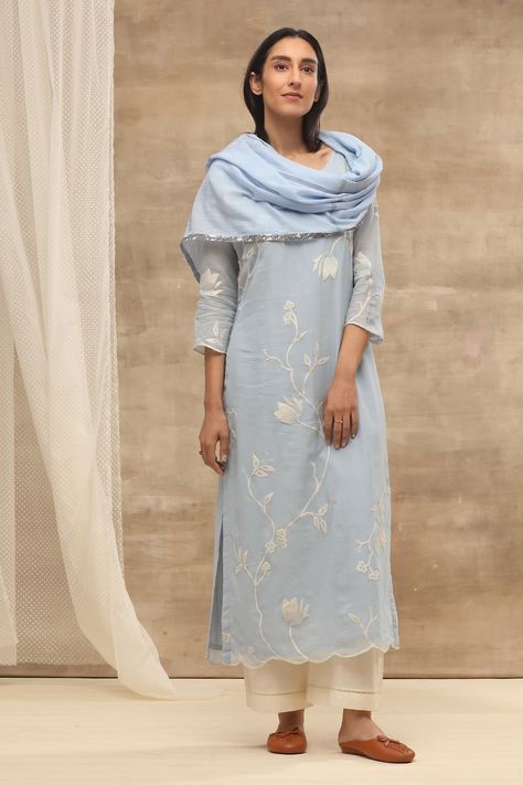 Indian Casual Outfits, Kurta With Dupatta, Stylish Kurtis Design, Anarkali Dress Pattern, Indian Designer Suits, Latest Dress Design, Simple Kurta Designs, Long Kurti Designs, Casual Indian Fashion