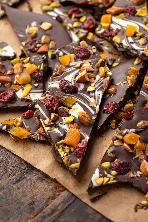 This chocolate bark sprinkled with pistachios, roasted almonds, cranberries and apricots makes for an easy dessert or a lovely gift to share! | thecozyapron.com #chocolatebark #holidaybark #chocolatebarkrecipes #chocolatebarkideas #chocolatebarkchristmas #chocolatebarkrecipeseasy #chocolatebarkphotography Almond Bark Recipes, Chocolate Trail Mix, Dark Chocolate Bark, Chocolate Bark Recipe, Bark Recipe, Almond Bark, Chocolate Bark, Christmas Chocolate, Chocolate Almonds