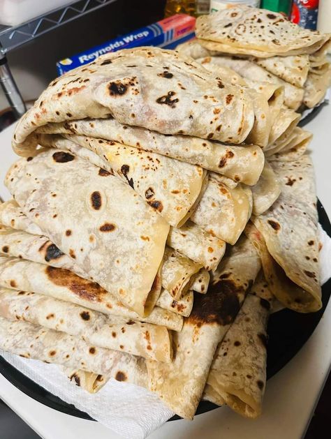 Traditional food Honduras Honduras Food, Honduran Recipes, Native Foods, Mexican Snacks, Party Food Buffet, Hispanic Food, Latin Food, Mexican Food Recipes Authentic, Recipes From Heaven