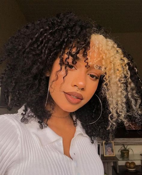 Instagram Curly Hair For Women, Mixed Girl, Dyed Curly Hair, Dip Dye Hair, Hair Color Streaks, Hair For Women, Dyed Natural Hair, Pelo Afro, Natural Hair Beauty