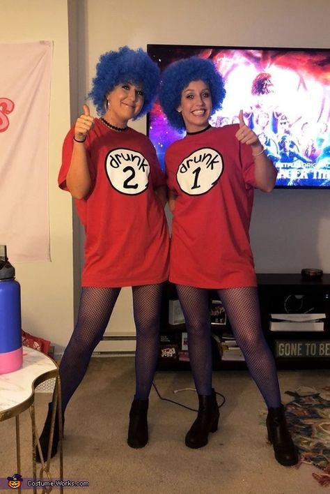 2 Halloween Costumes, Easy Couples Costumes, Easy College Halloween Costumes, Cute Group Halloween Costumes, Halloween Costumes For Teens Girls, Duo Costumes, Bff Halloween Costumes, Trio Halloween Costumes, Clever Halloween Costumes