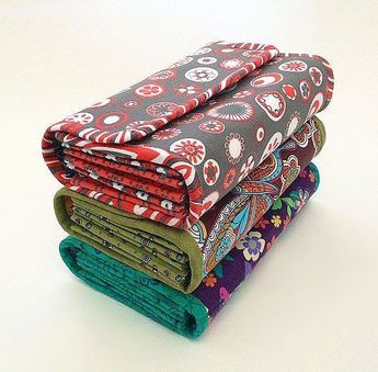 A list of 30+ free sewing tutorials and patterns for wallets and pouches | a little bird made me Wallet Sewing Pattern, Sew Wallet, Accordion Wallet, Wallet Tutorial, Diy Wallet, Sew Ins, Sewing Purses, Wallet Pattern, Purse Patterns