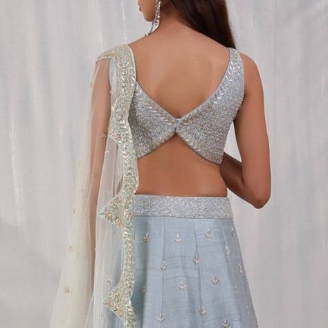 Lengha Blouse Designs, Choli Blouse Design, Sleeveless Blouse Designs, Choli Blouse, Backless Blouse Designs, New Saree Blouse Designs, Lehenga Blouse Designs, Fashionable Saree Blouse Designs, Blouse Back