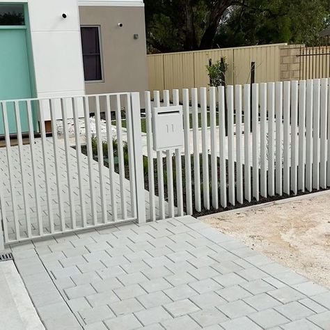 Fencing & Gate Co. on Instagram: "Blade style in white 🤍 so many styles to choose from for the front of your home! Installed for @revelllandscaping #frontfence #perthlandscapedesign #perthlandscaping" Front Porch Stairs, Automatic Gates Driveways, Glass Pool Fencing, Porch Stairs, Pool Gate, Front Fence, Limestone Wall, Glass Pool, Steel Fence