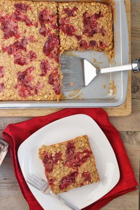 Peanut Butter and Jelly Baked Oatmeal Pbj Baked Oatmeal, Peanut Butter Jelly Recipes, Heart Breakfast, Instant Oatmeal Packets, Low Sugar Jam, Oatmeal Bake, Oatmeal Packets, Instant Oatmeal, Breakfast Bites