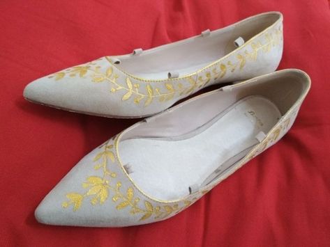 Regency painted slippers... Regency Dance, American Duchess Shoes, England Costume, Regency Shoes, Regency Accessories, Pretty Slippers, Regency Costume, Regency Dresses, Regency Clothing