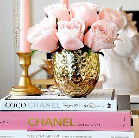 Glam Coffee Table, Halloween Week, Deco Rose, Coffee Table Styling, Coffee Table Accents, Beauty Room, Decorating Coffee Tables, Table Style, 인테리어 디자인