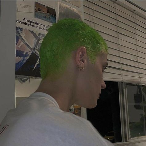 🝤𝄒ઊ𝖑𝖎𝖑𝖎𝖙𝖍𓈒𔘓ꭥ Dark Green Buzzcut, Green Hair Men, Short Green Hair, Neon Green Hair, Dyed Hair Men, Shaved Hair Cuts, Shaved Hair Designs, Girls Short Haircuts, Haircut Designs