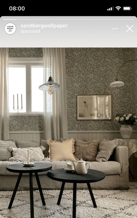 Rooms Wallpaper, Cottage Style Interiors, Earthy Home, Sandberg Wallpaper, Classic Living Room, Lovely Home, Vintage Living Room, Scandinavian Home, Front Room