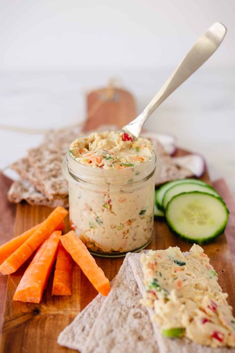 A healthy chickpea and smoked tofu spread that's delicious, cheap and easy-to-make. To make the best sandwiches for your lunches! Tofu Spread, Smoked Tofu, Homemade Tofu, Vegan Sandwich, Minced Meat, Food Heaven, Vegan Condiments, Healthy Homemade, Vegan Snacks