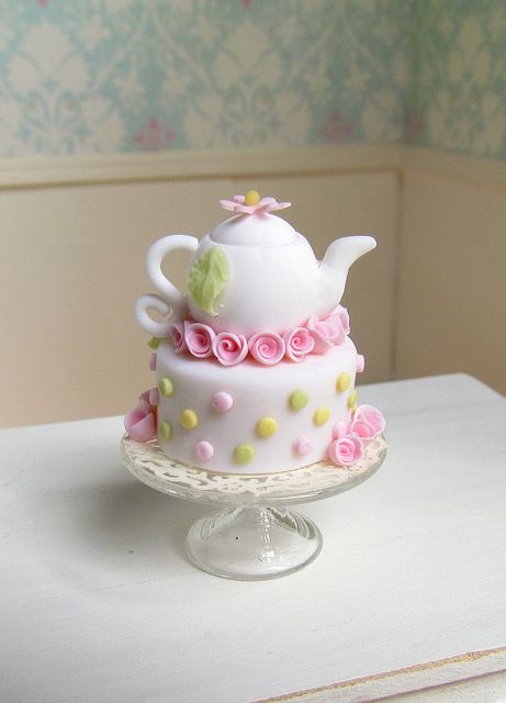 miniature dollhouse tea pot cake | Flickr - Photo Sharing! Tea Pot Cake, Mini Patisserie, Peggy Porschen Cakes, Pot Cake, Teapot Cake, Miniature Dollhouse Food, Pot Cakes, Tea Party Cake, Mini Torte