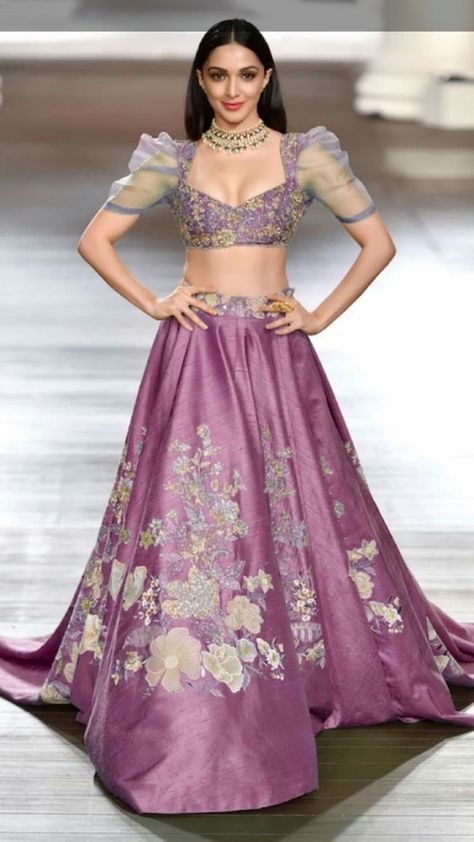 Indian Outfits Lehenga, Lehenga Designs Simple, Anarkali Dress Pattern, Fashionable Saree Blouse Designs, Fancy Sarees Party Wear, Wedding Blouse Designs, Half Saree Designs, Indian Dresses Traditional, Elegant Blouse Designs