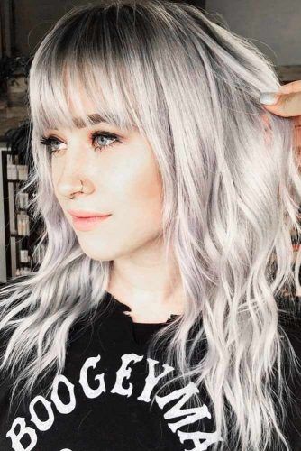 Beach Wavy Hairstyles For Medium Length Hair ★ See more: https://lovehairstyles.com/beach-wavy-hairstyles-for-medium-length-hair/ Champagne Blond, Silver Hairstyles, Silver Blonde Hair, Silver Hair Color, Silver Blonde, Ombre Hair Color, Strawberry Blonde, Cool Hair Color, Grey Hair