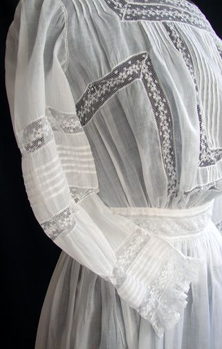 Maria Niforos - Fine Antique Lace, Linens & Textiles : Antique Edwardian & Victorian Clothing # CL-49 Circa 1900's, Elaborate Whitework Ladies Tea Gown w/ Valencienne Lace Edwardian Shirtwaists, Edwardian Lingerie Dress, Edwardian Wardrobe, 1890 Fashion, Cotton Lawn Dress, Lace Insertion, 19th Century Dress, Edwardian Blouse, Ladies Tea