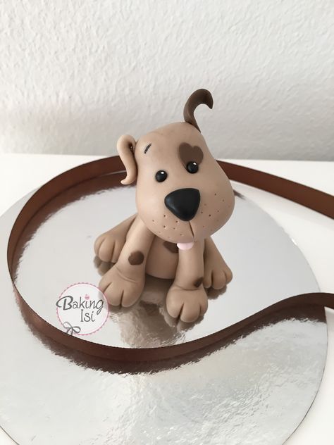 Fondant dog, Hund, puppy, caketopper Fondant Puppy, Kue Fondant, Fondant Dog, Puppy Cake, Dog Cake Topper, Cake Topper Tutorial, Fondant Animals, Fondant Cake Toppers, Animal Cakes