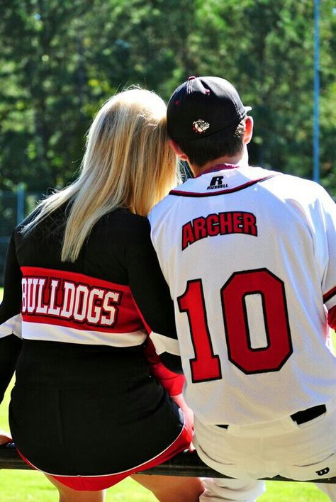 Baseball Cheerleader Couple Text To Your Boyfriend, Cheerleader Couple, Girlfriend Photography, Sweet Things To Say, Winter Funny, Baseball Girlfriend, Cheerleader Girl, Cute Couples Cuddling, Baseball Boys