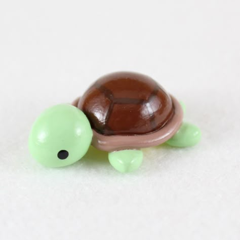 Cute Simple Things To Make Out Of Clay, Small Clay Turtle, Turtle Clay Sculpture Easy, Simple Sculpture Ideas Clay, Cute Clay Turtle, Cute Air Dry Clay Ideas Animals, Cute Things To Sculpt With Clay, Small Clay Sculptures Easy, Cute And Easy Clay Ideas