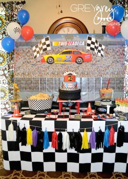 This collection of racing party ideas includes all the inspiration you'll need to plan the ultimate racing birthday party for your little ones. Nascar Party Decorations, Nascar Party, Hotwheels Birthday Party, Hot Wheels Birthday, Hot Wheels Party, Race Car Birthday Party, Cars Theme Birthday Party, Car Party, Race Party