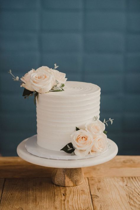 Single Tire Wedding Cakes, White Round Cake One Tier, Simple White 6 Inch Cake, Single Tier Cake With Fresh Flowers, Small Basic Wedding Cake, Engagement Cake One Layer, Pearl Wedding Cake 1 Tier, Single Layer Wedding Cake Flowers, Single Tier Wedding Cake Display